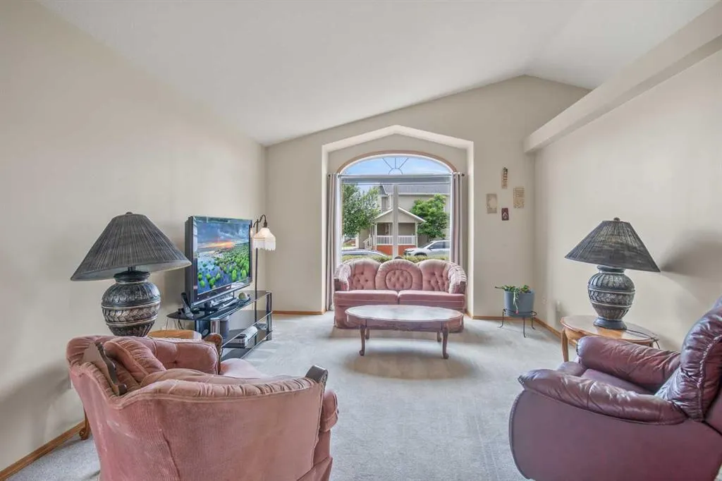 6014 44 Street Crescent