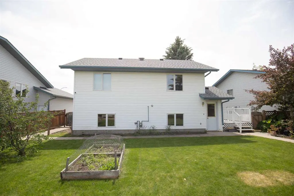 6014 44 Street Crescent