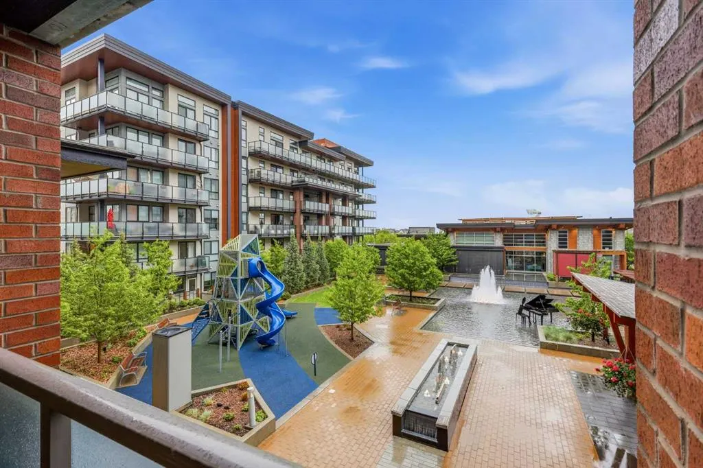 122 Mahogany Centre SE #212
