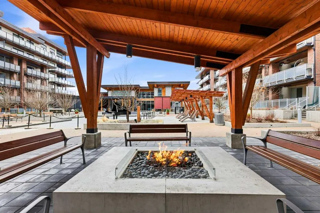 122 Mahogany Centre SE #212