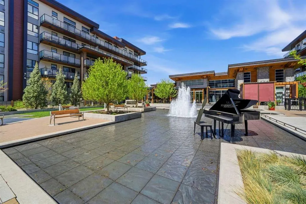 122 Mahogany Centre SE #212