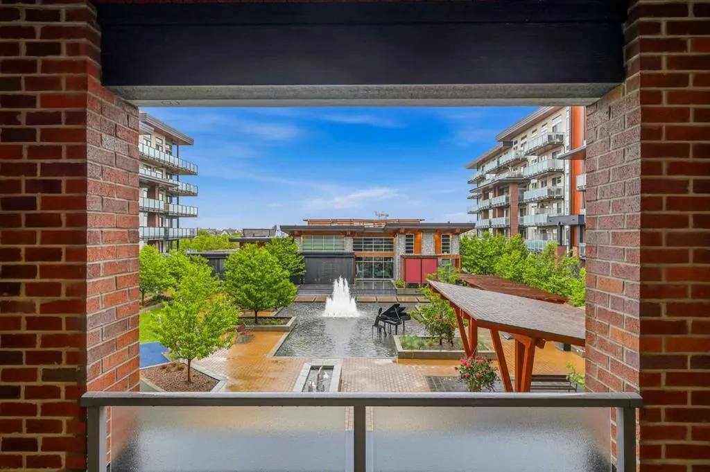 122 Mahogany Centre SE #212