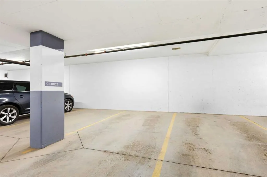 122 Mahogany Centre SE #212