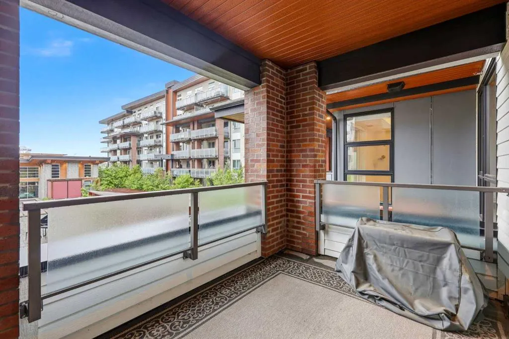 122 Mahogany Centre SE #212