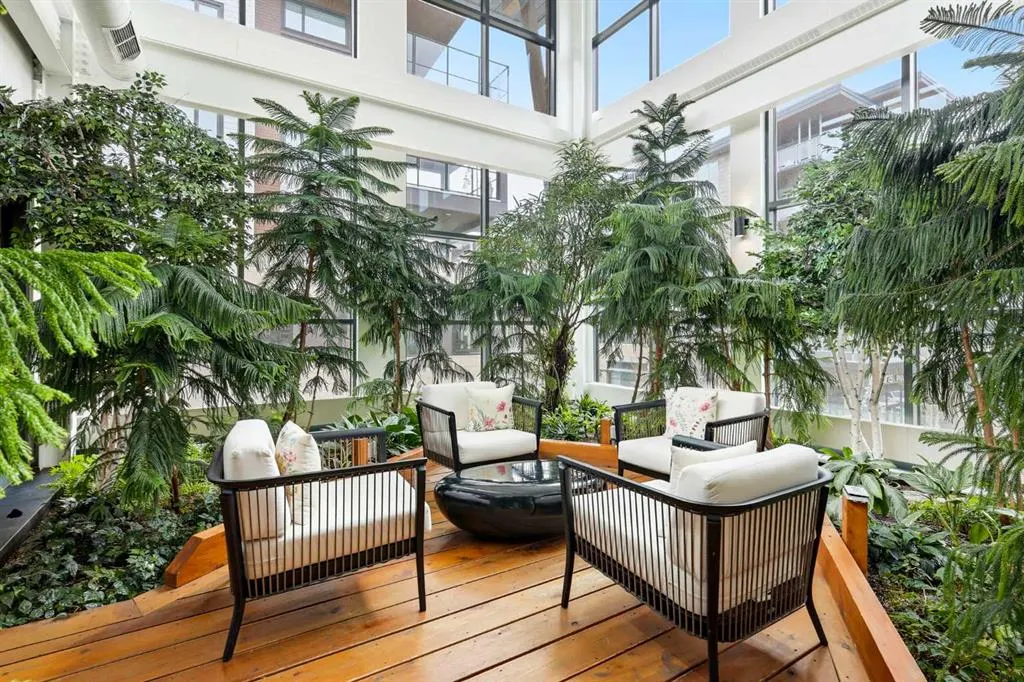 122 Mahogany Centre SE #212