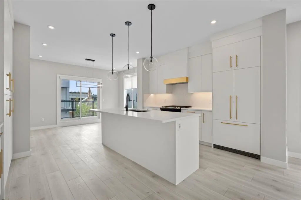 8155 8 Avenue SW #203