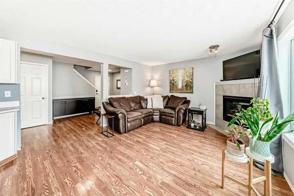 15 Citadel Meadow Crescent NW