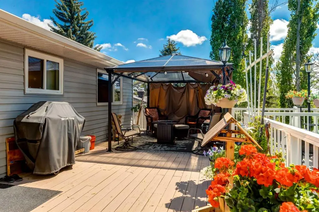 216 Cannington Place SW