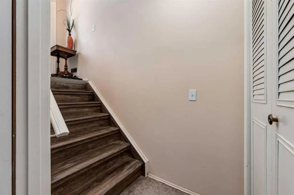 216 Cannington Place SW
