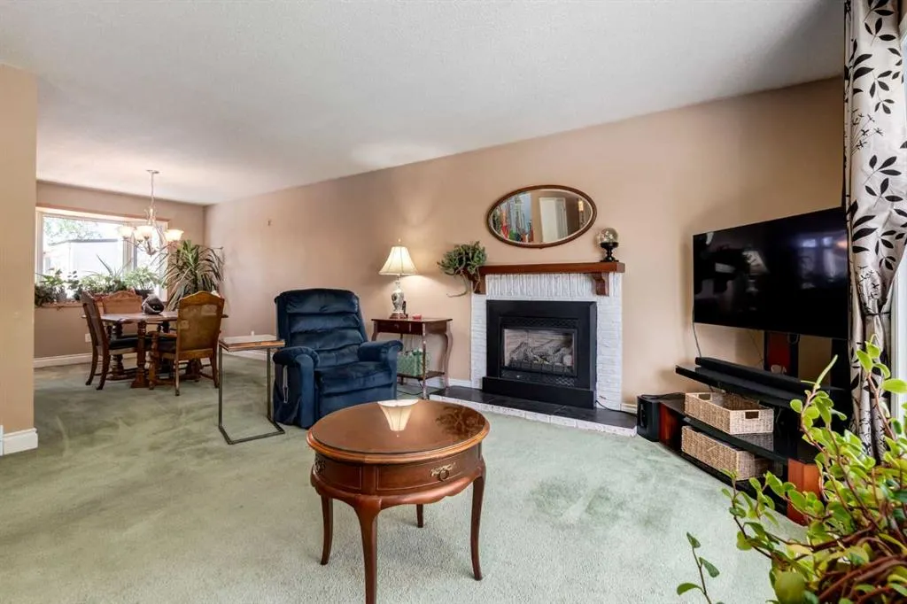 216 Cannington Place SW