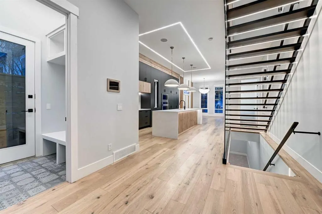 1904 13 Street SW