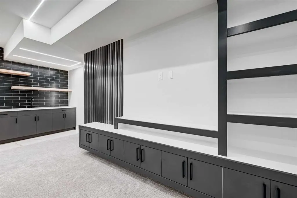 1904 13 Street SW