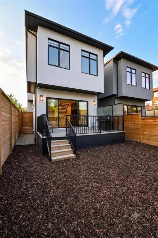 1904 13 Street SW