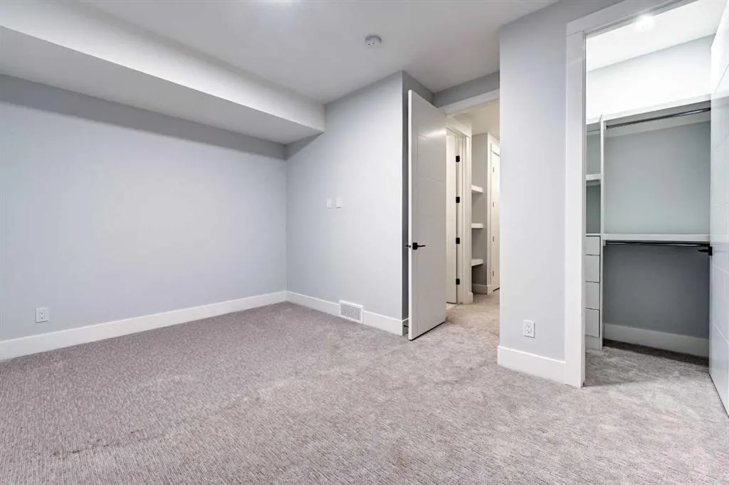 1904 13 Street SW