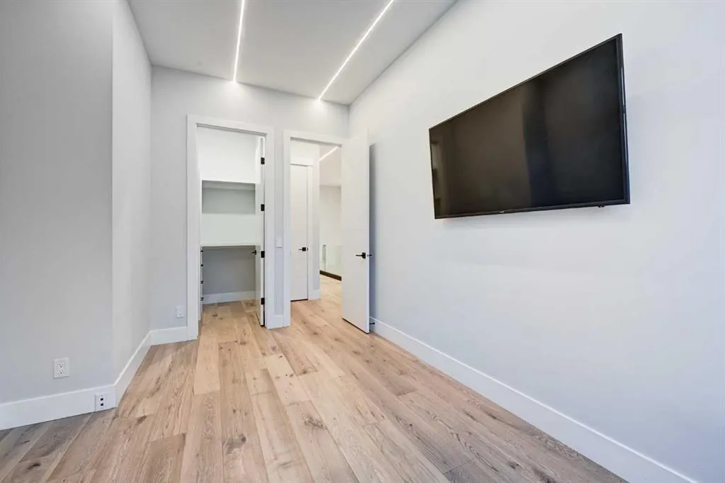 1904 13 Street SW