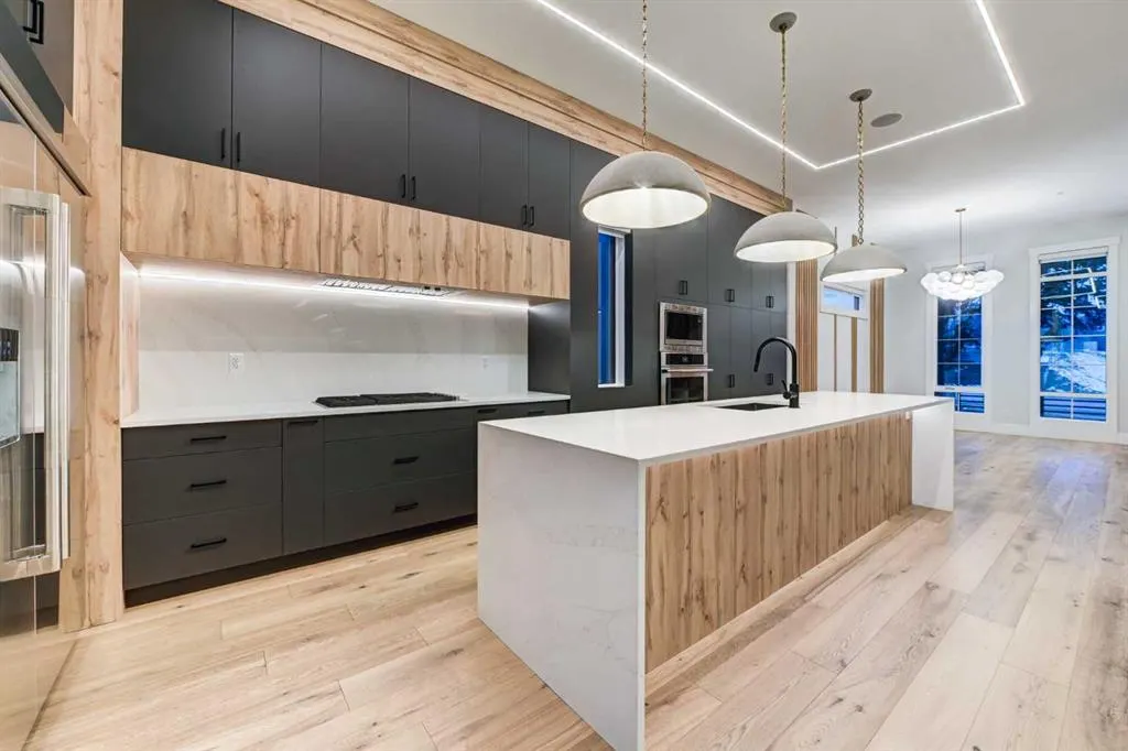 1904 13 Street SW