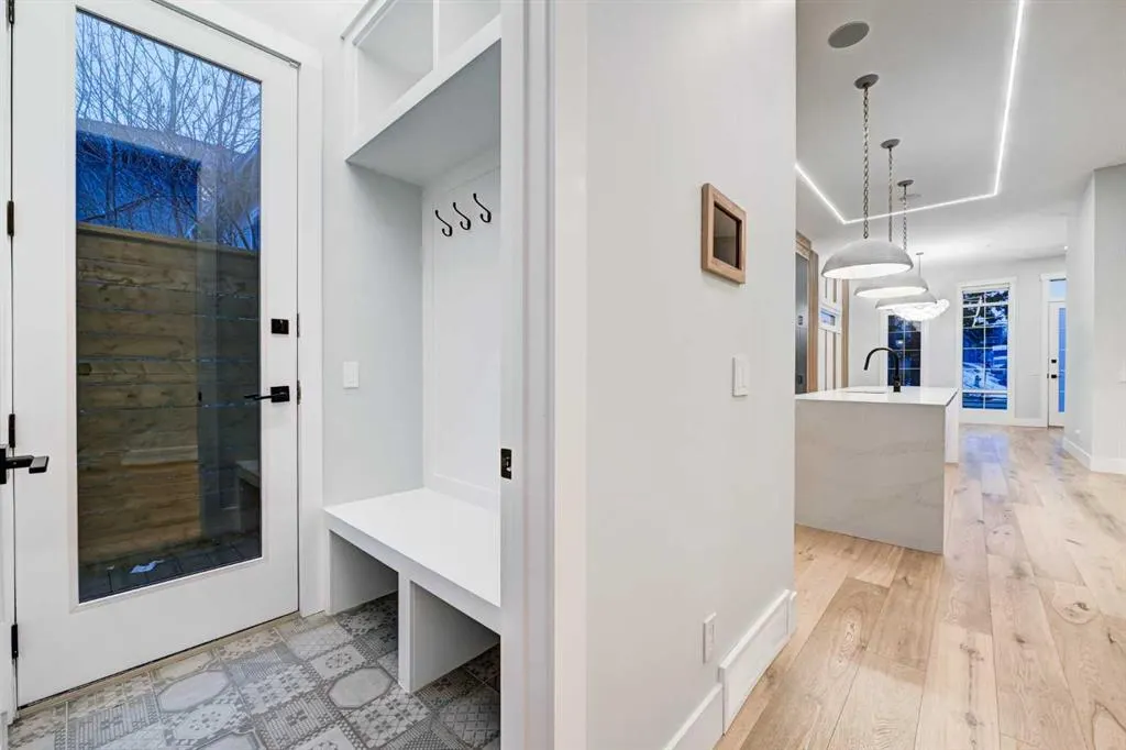 1904 13 Street SW