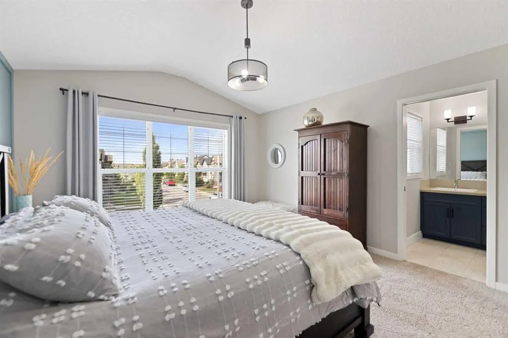 124 Masters Crescent SE