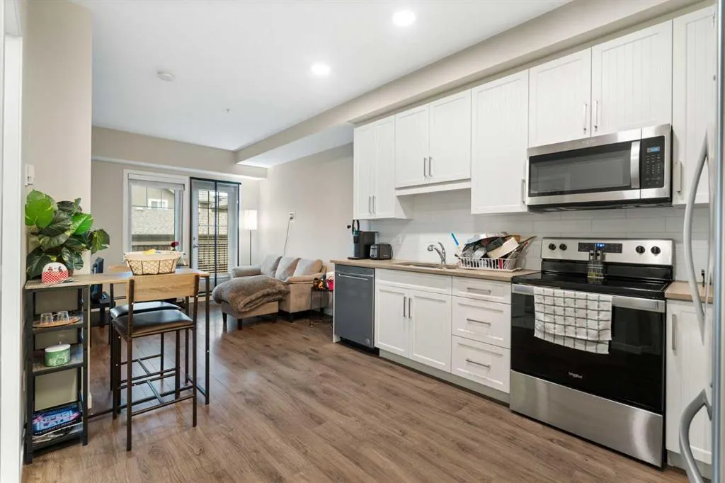 30 Mahogany Mews SE #112