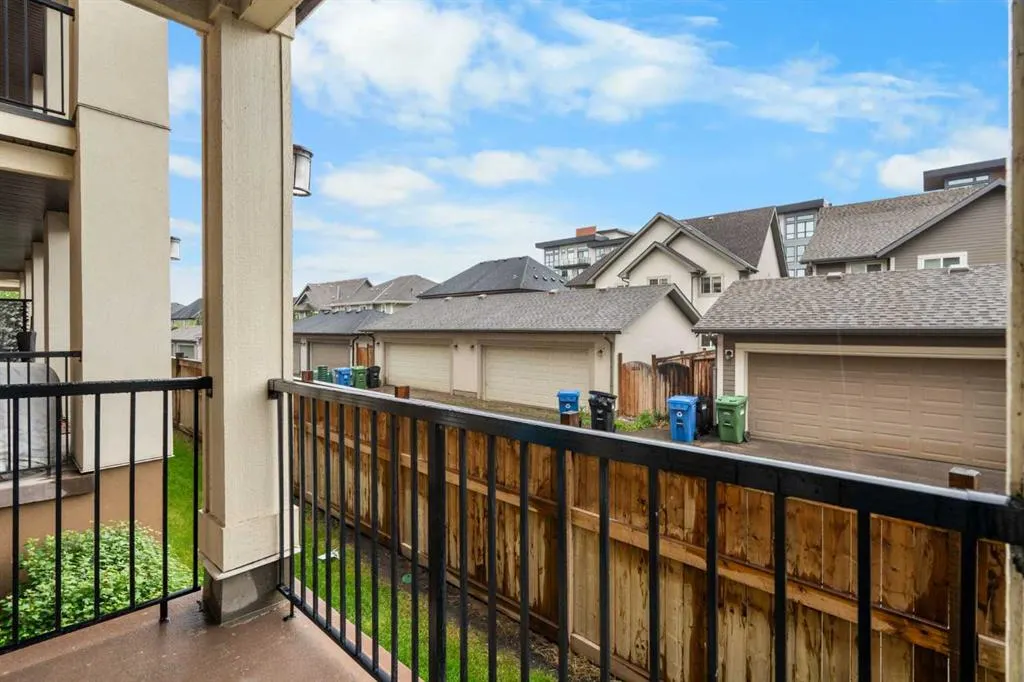 30 Mahogany Mews SE #112