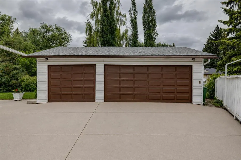 5036 Vallance Crescent NW