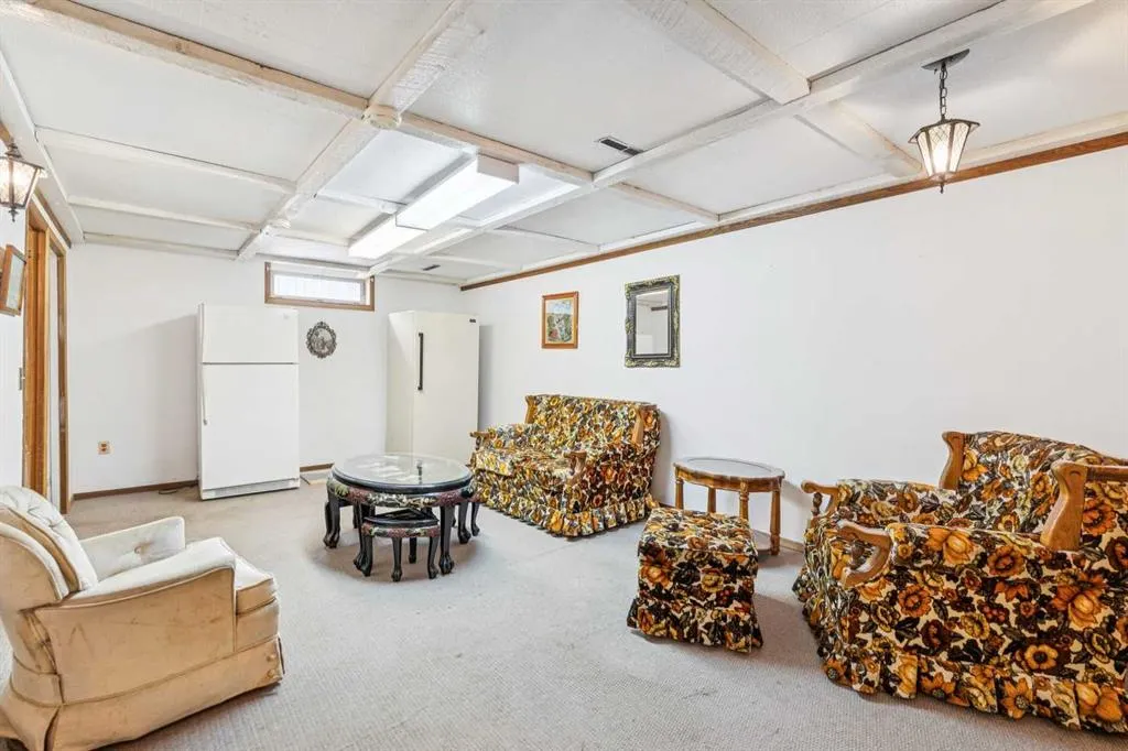 5036 Vallance Crescent NW