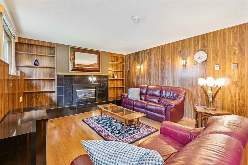 5036 Vallance Crescent NW