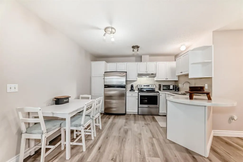 10 Sierra Morena Mews SW #114