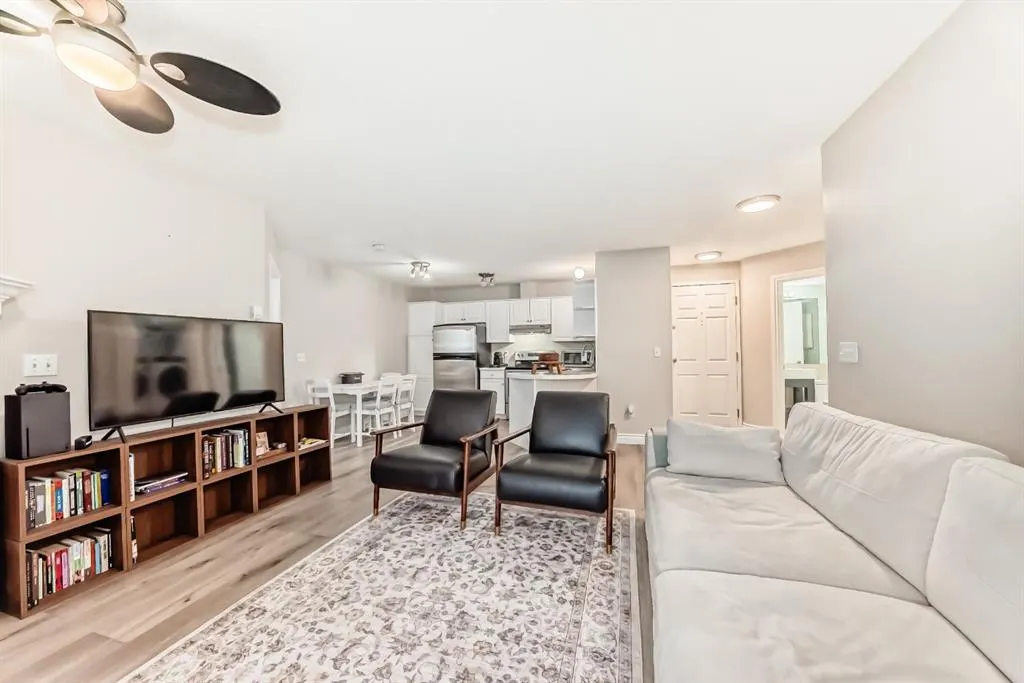 10 Sierra Morena Mews SW #114