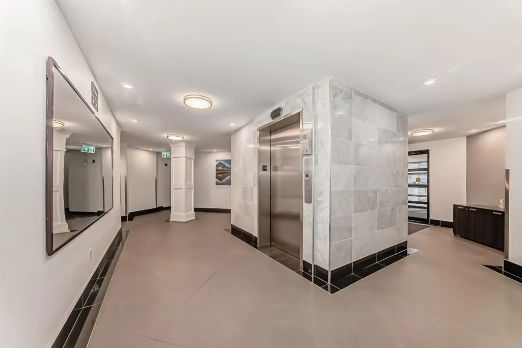 10 Sierra Morena Mews SW #114