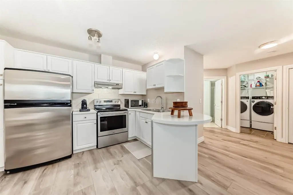 10 Sierra Morena Mews SW #114