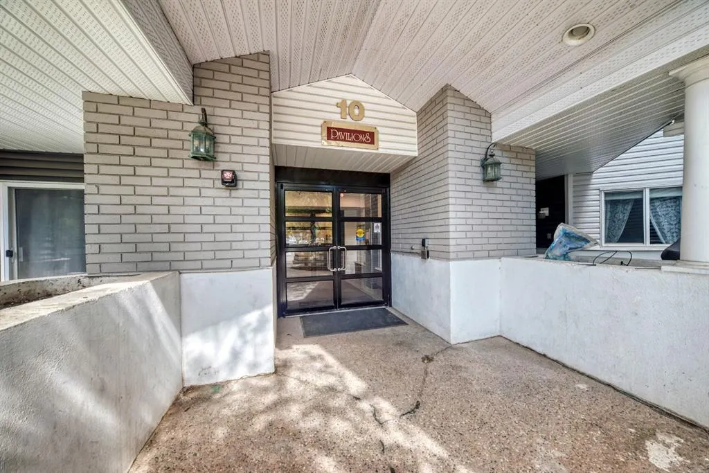 10 Sierra Morena Mews SW #114