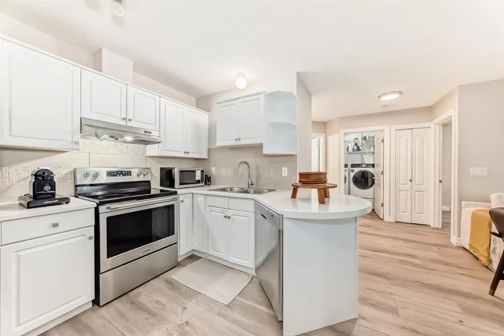 10 Sierra Morena Mews SW #114