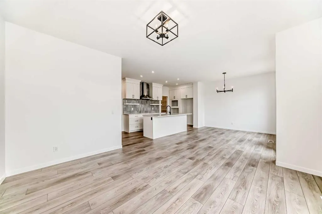 310 Montrose Crescent SE