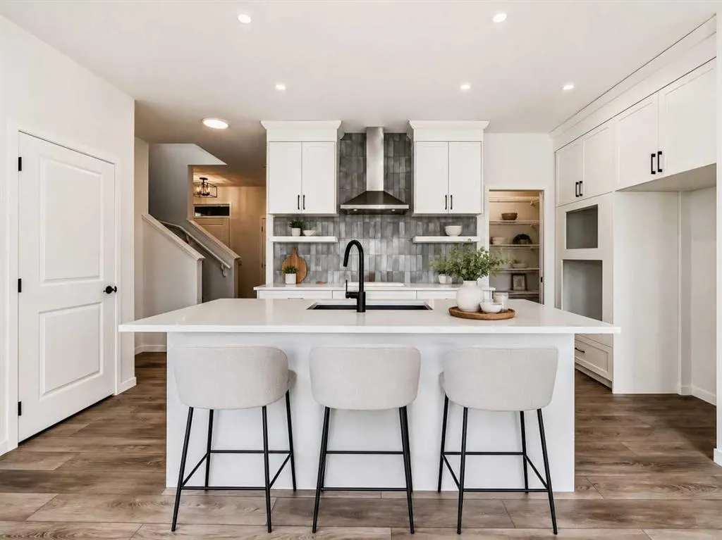 310 Montrose Crescent SE