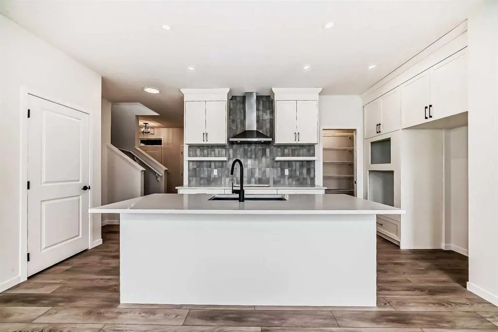310 Montrose Crescent SE