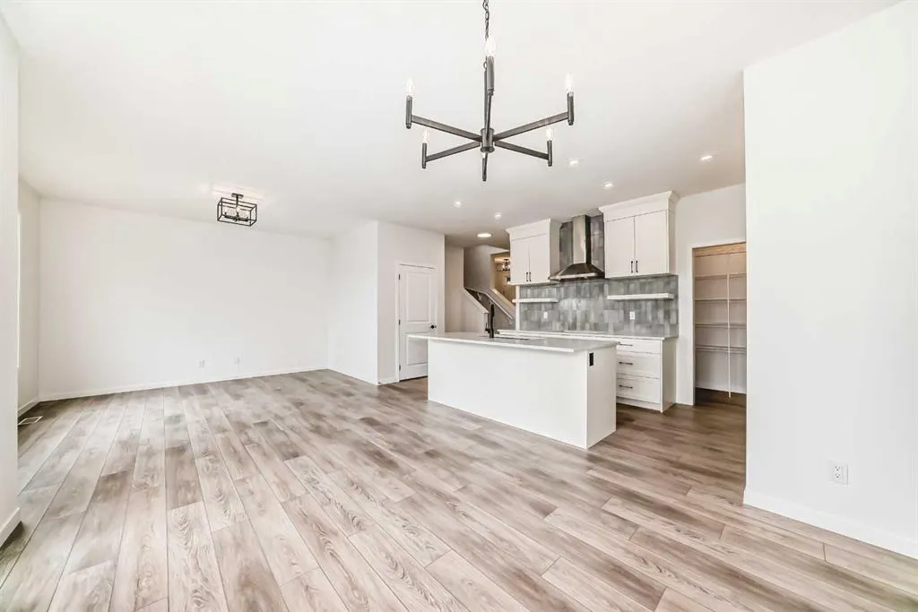 310 Montrose Crescent SE