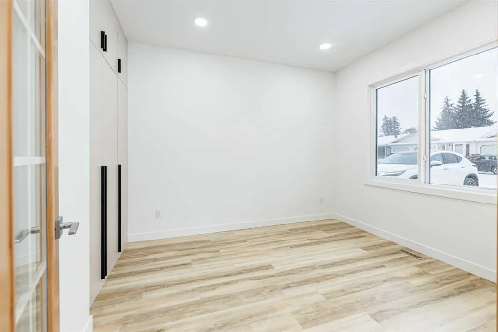 4738 49A Avenue ##2