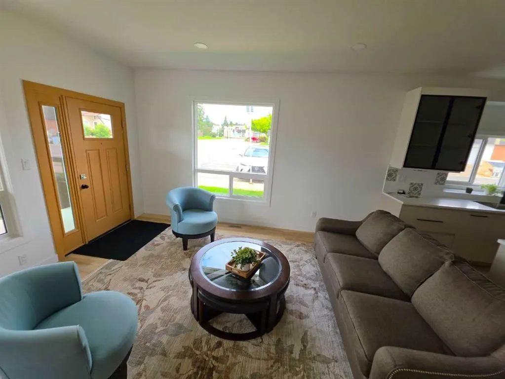 4738 49A Avenue ##2