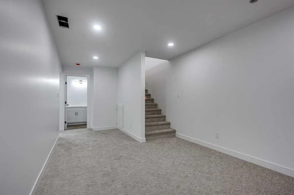 5537 51 Avenue #1