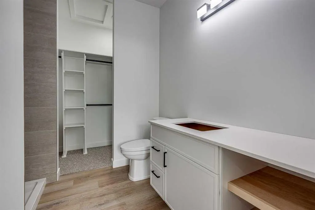 5537 51 Avenue #1