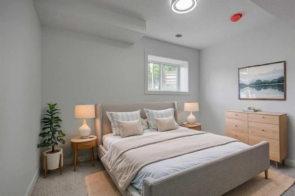 5537 51 Avenue #1