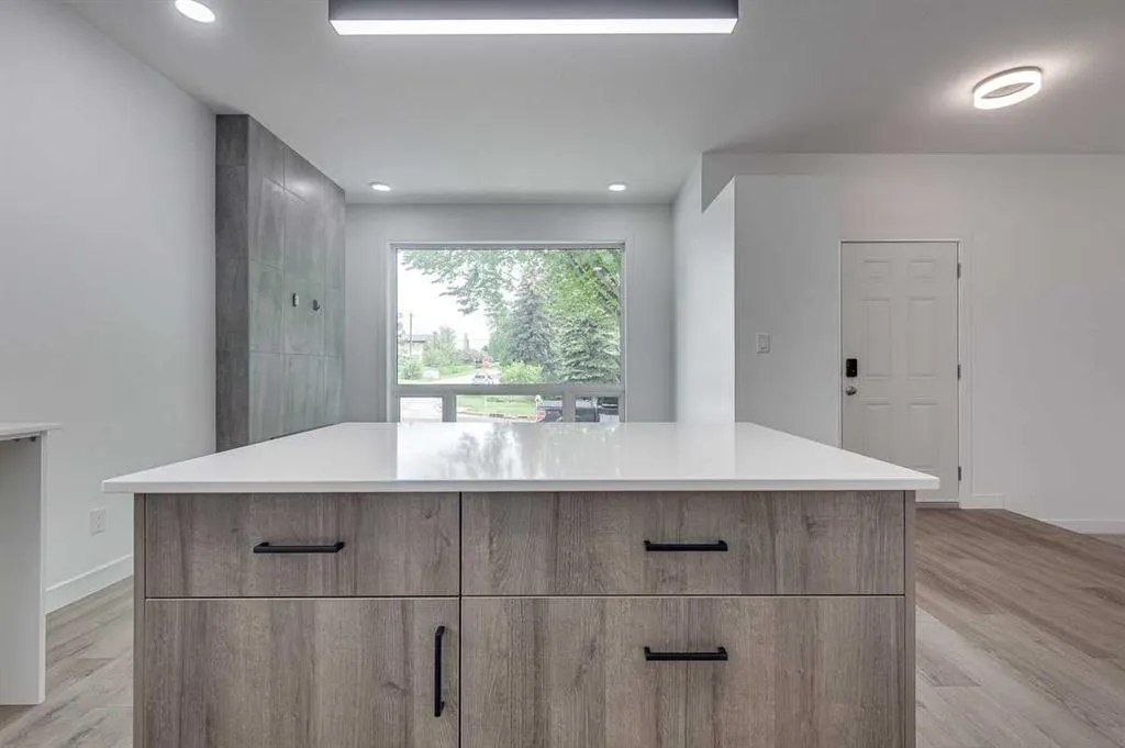 5537 51 Avenue #1