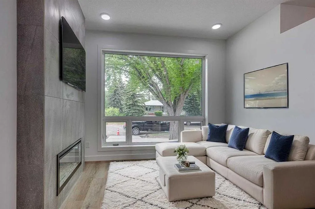 5537 51 Avenue #1