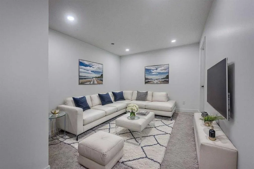5537 51 Avenue #1