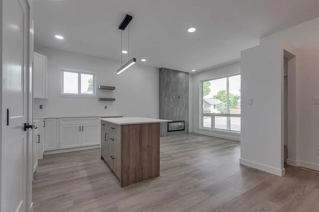 5537 51 Avenue #1