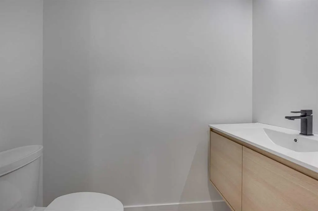 5537 51 Avenue #1
