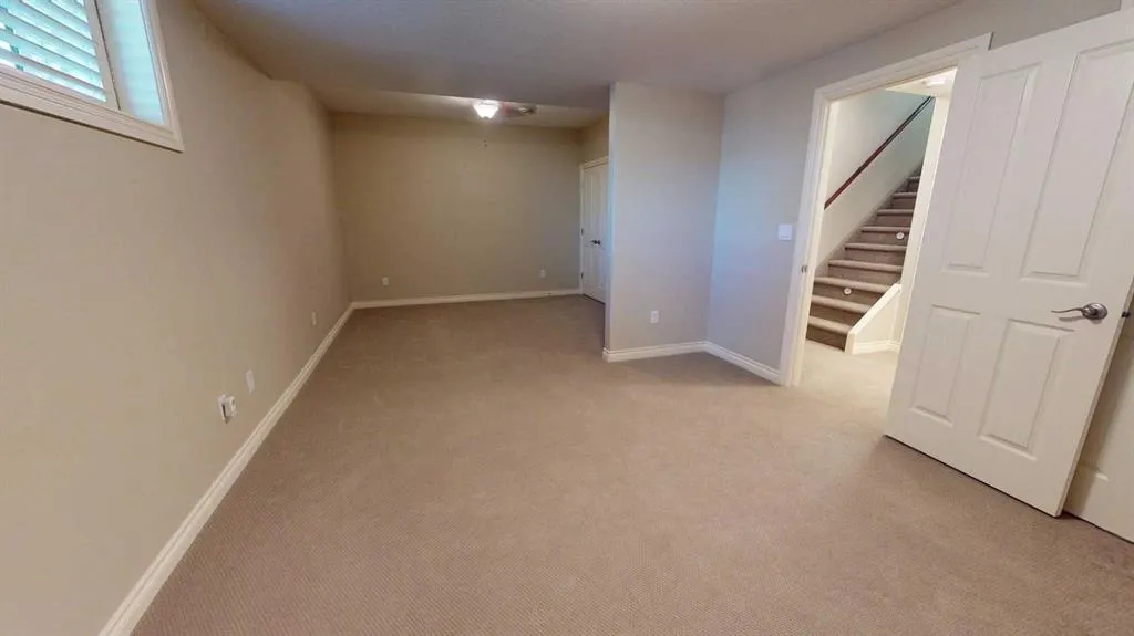 7001 52 Street #4