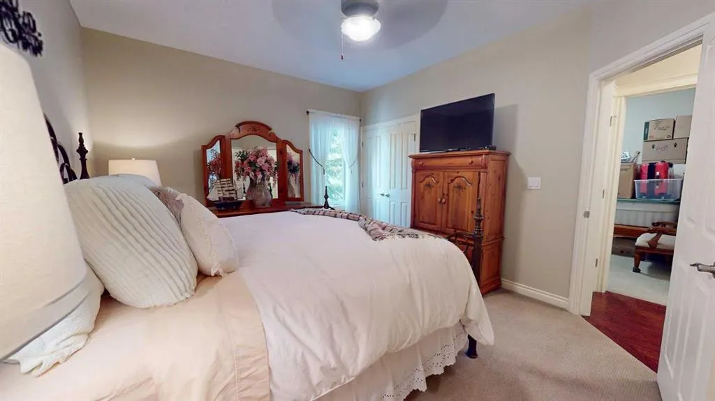 7001 52 Street #4