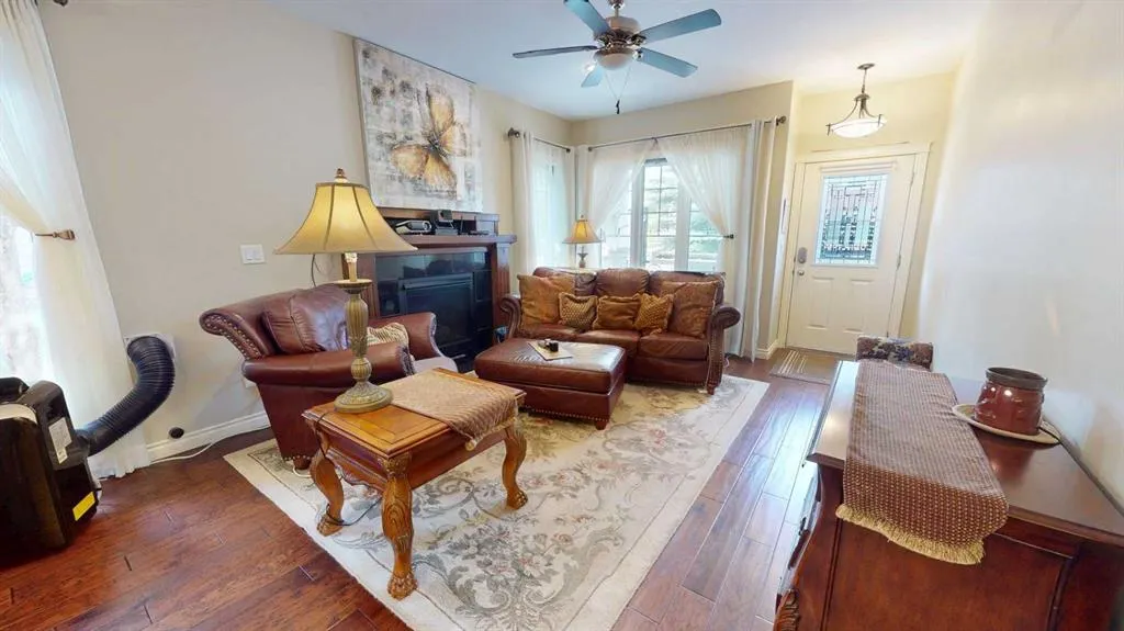 7001 52 Street #4